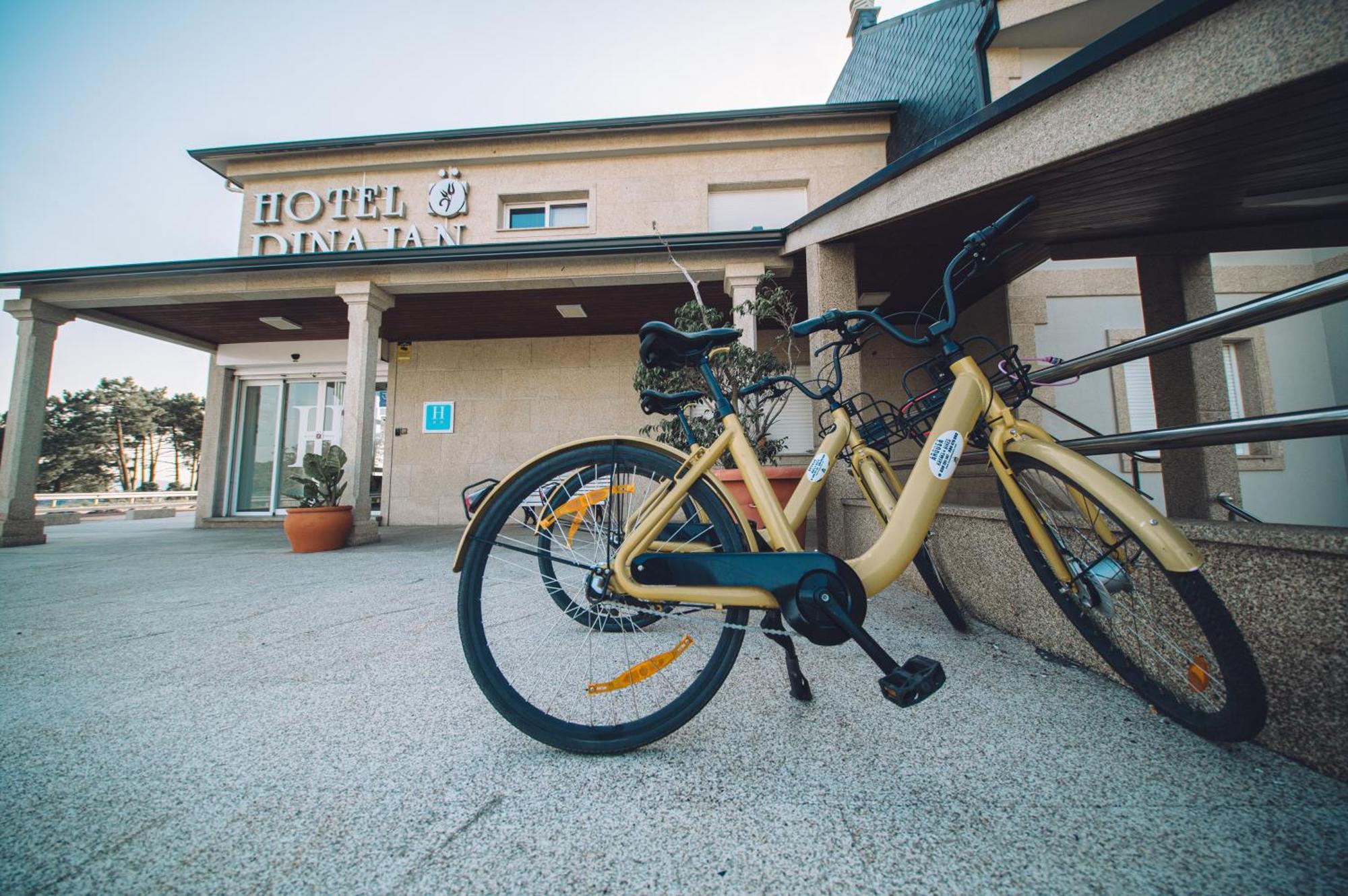 Hotel Dinajan Villanueva De Arosa Εξωτερικό φωτογραφία