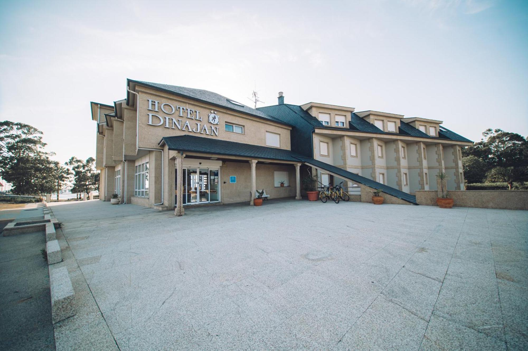 Hotel Dinajan Villanueva De Arosa Εξωτερικό φωτογραφία