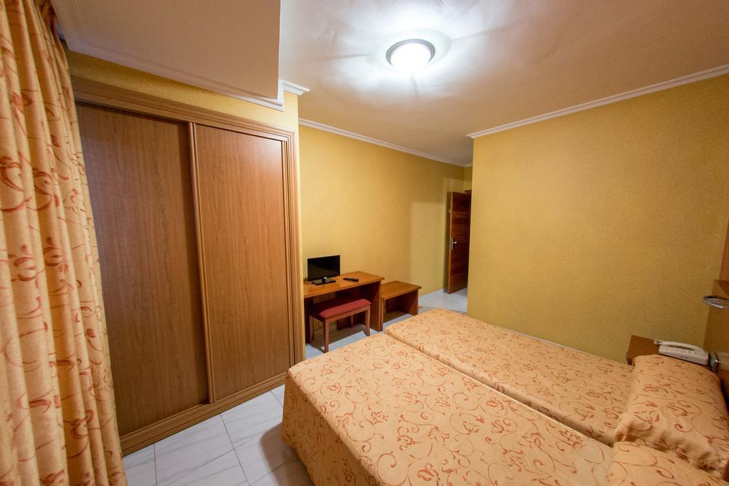 Hotel Dinajan Villanueva De Arosa Εξωτερικό φωτογραφία