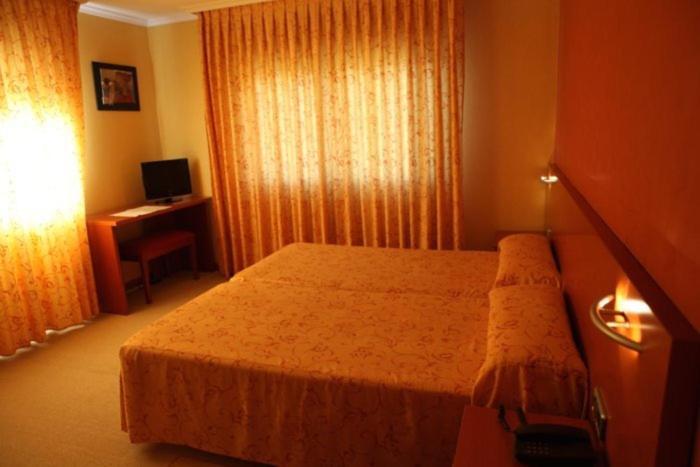 Hotel Dinajan Villanueva De Arosa Εξωτερικό φωτογραφία